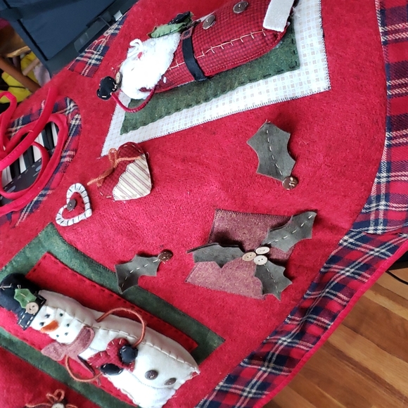 Home Interiors and Gifts | Tree Skirt - Picture 7 of 11